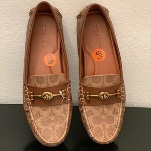 Brand new women’s signature coach loafers brown